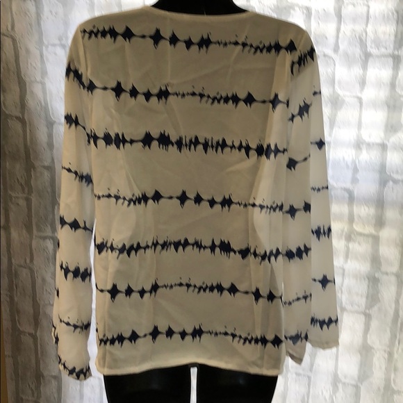 LAST ONE Cross Front Wrap Heartbeat Print Blouse - Picture 4 of 4